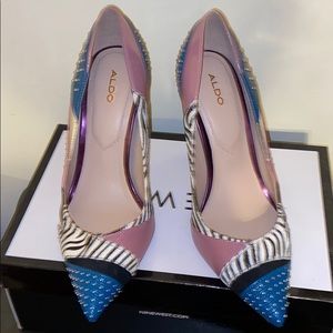 Muti color stylish pumps
